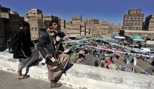 epa04544349 Member of Shiite Houthi militia stand guard on a wall surrounding the old city of Sanaa during preparations for the celebration of the birth of Prophet Mohammed in Sanaa, Yemen, 01 January 2015. Preparations continue for the celebration of the birth of the Prophet Muhammed in the Yemeni capital Sanaa one day after a suspected al-Qaeda suicide bomber blew himself up at celebration held by Houthis in the the central Yemeni province of Ibb, killing an estimated 49 people and wounding dozens.  EPA/YAHYA ARHAB