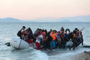 Inflatable-boat-packed-with-47-Syrians