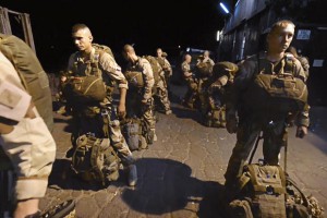 A image grab made on April 17, 2015 from a video released by the ECPAD (French Defense Audiovisual Communication and Production Unit) shows soldiers of the French second Foreign Parachute Regiment (REP) before jumping off a plane on April 17, 2015 during an airborne operation at the "Salvador Pass" at the border between Libya and Niger, as part of the anti-jihadist operation in the Sahel "Barkhane". AFP PHOTO / ECPAD RESTRICTED TO EDITORIAL USE - MANDATORY CREDIT "AFP PHOTO / ECPAD" - NO MARKETING NO ADVERTISING CAMPAIGNS - DISTRIBUTED AS A SERVICE TO CLIENTS - TO BE USED WITHIN 30 DAYS FROM 17/04/2015==