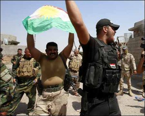 Kurdish-peshmerga-and-Iraqi-forces-celebrate-the-control-of-Sulaiman-Pek-Sep-1-2014-Reuters