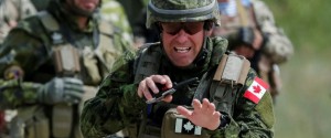 Canadian military instructors and Ukrainian servicemen take part in a military exercise at the International Peacekeeping and Security Center in Yavoriv, Ukraine, July 12, 2016.  REUTERS/Gleb Garanich