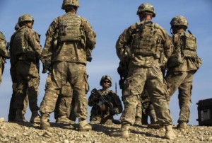 U.S. soldiers from Dragon Troop of the 3rd Cavalry Regiment discuss their mission during their first training exercise of the new year near operating base Gamberi in the Laghman province of Afghanistan January 1, 2015. REUTERS/Lucas Jackson